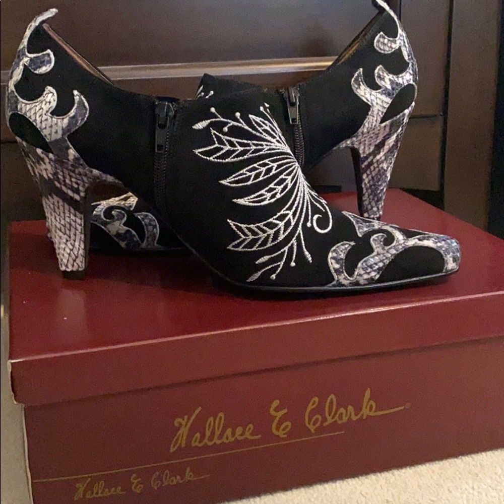 Wallace and Clark Shoes, Size 8